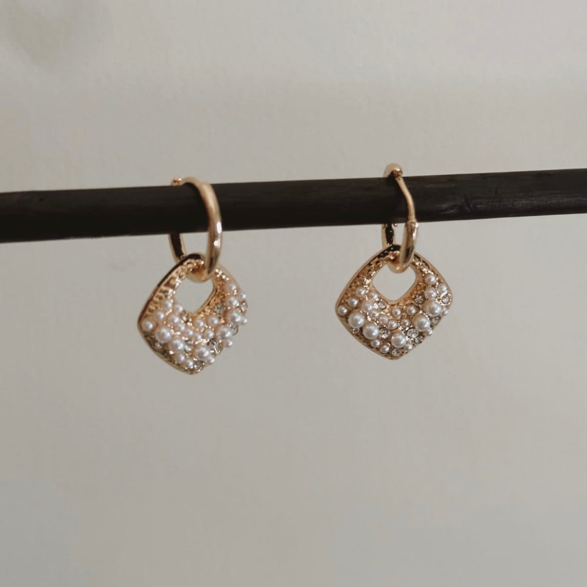 The Dangling Dreamscapes