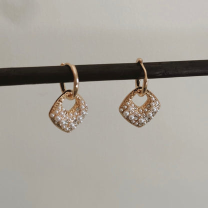 The Dangling Dreamscapes