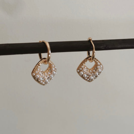 The Dangling Dreamscapes